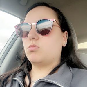 Meet your Posher, Caylee